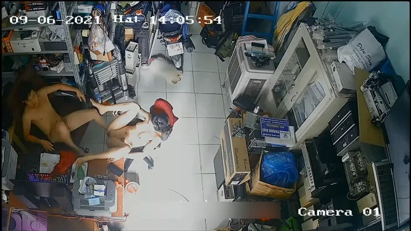 Cô vợ ông xã quan hệ nhau trong của hàng máy tính